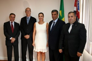 Pedro Luiz Paulucci, Manoel Gomes, Rita Passos, secretario-adjunto Wilson Polara, e Gilson Silveira, diretor do São Camilo de Itu